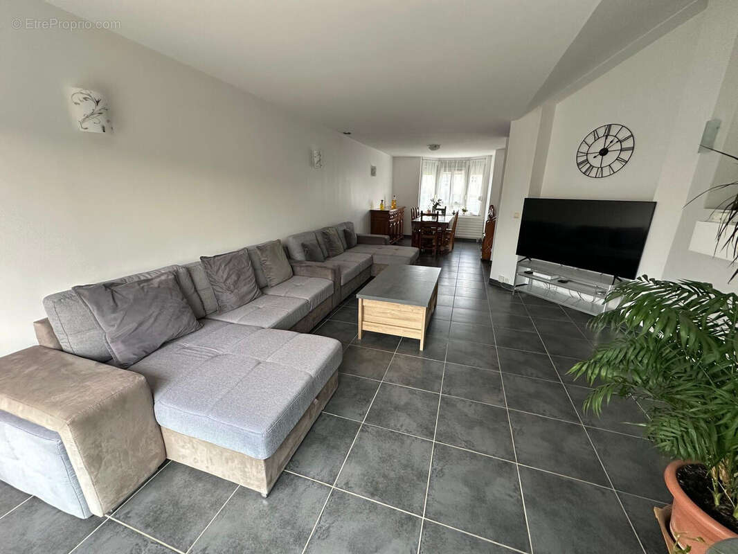 Maison à SAVIGNY-LE-TEMPLE