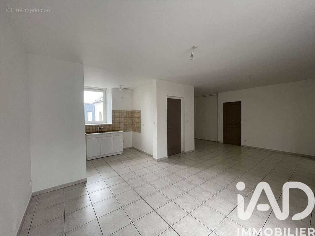 Photo 2 - Appartement à LA ROCHE-DERRIEN