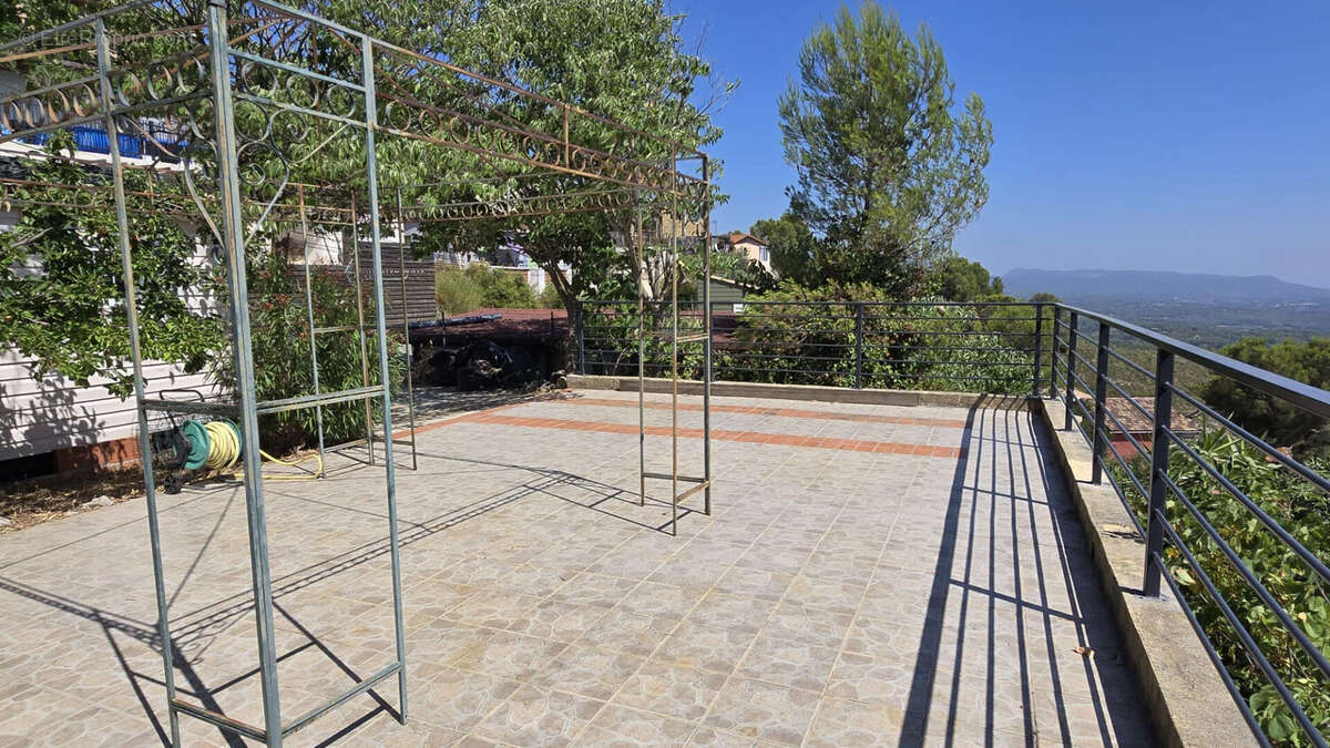 Mobil-home sur terrain en pleine propriété Vue mer Résidence avec piscine  Le Castellet - photo 3