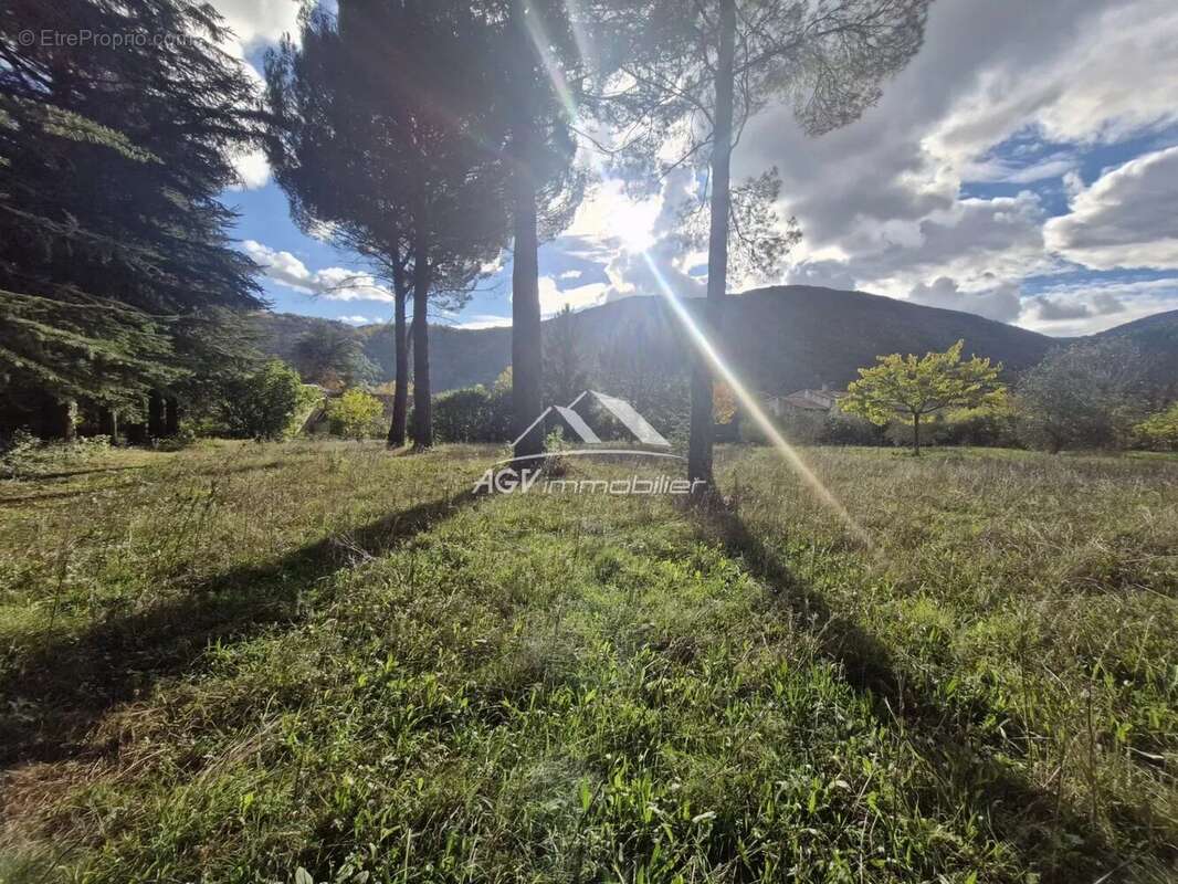 Terrain à SAINT-FLORENT-SUR-AUZONNET