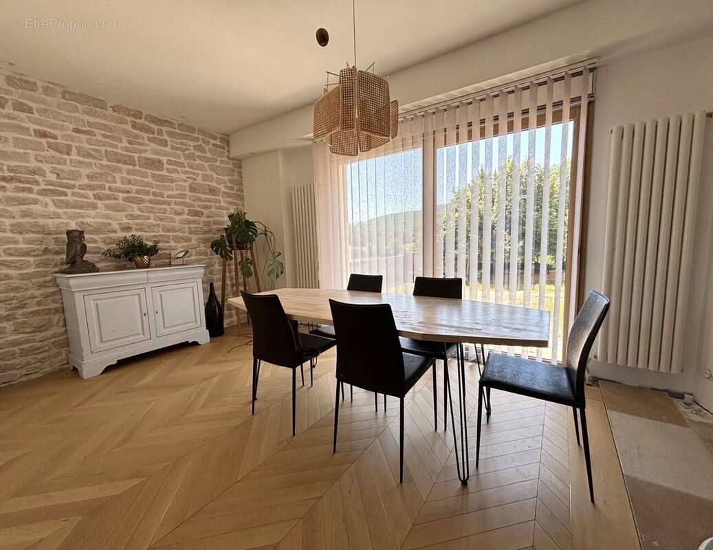 Maison 175 m² - 7 pièces avec dépendances - photo 4