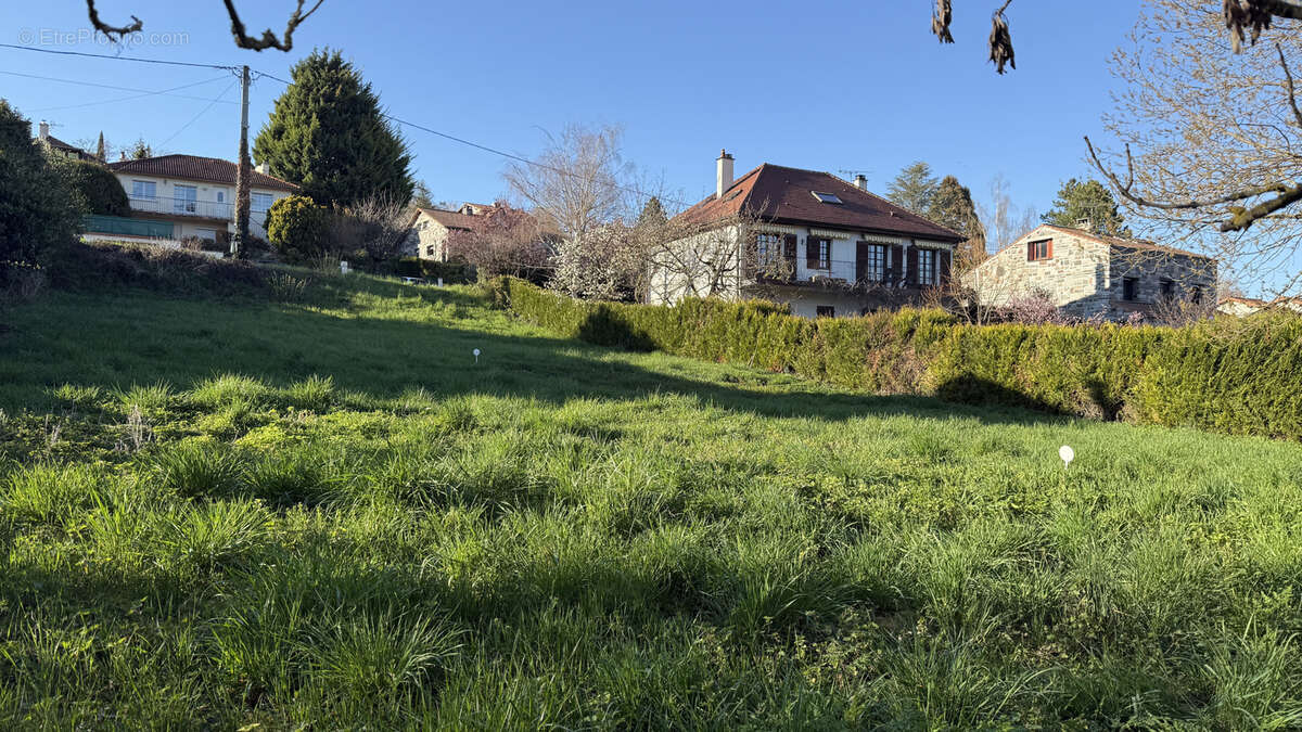 Terrain à ROMAGNAT