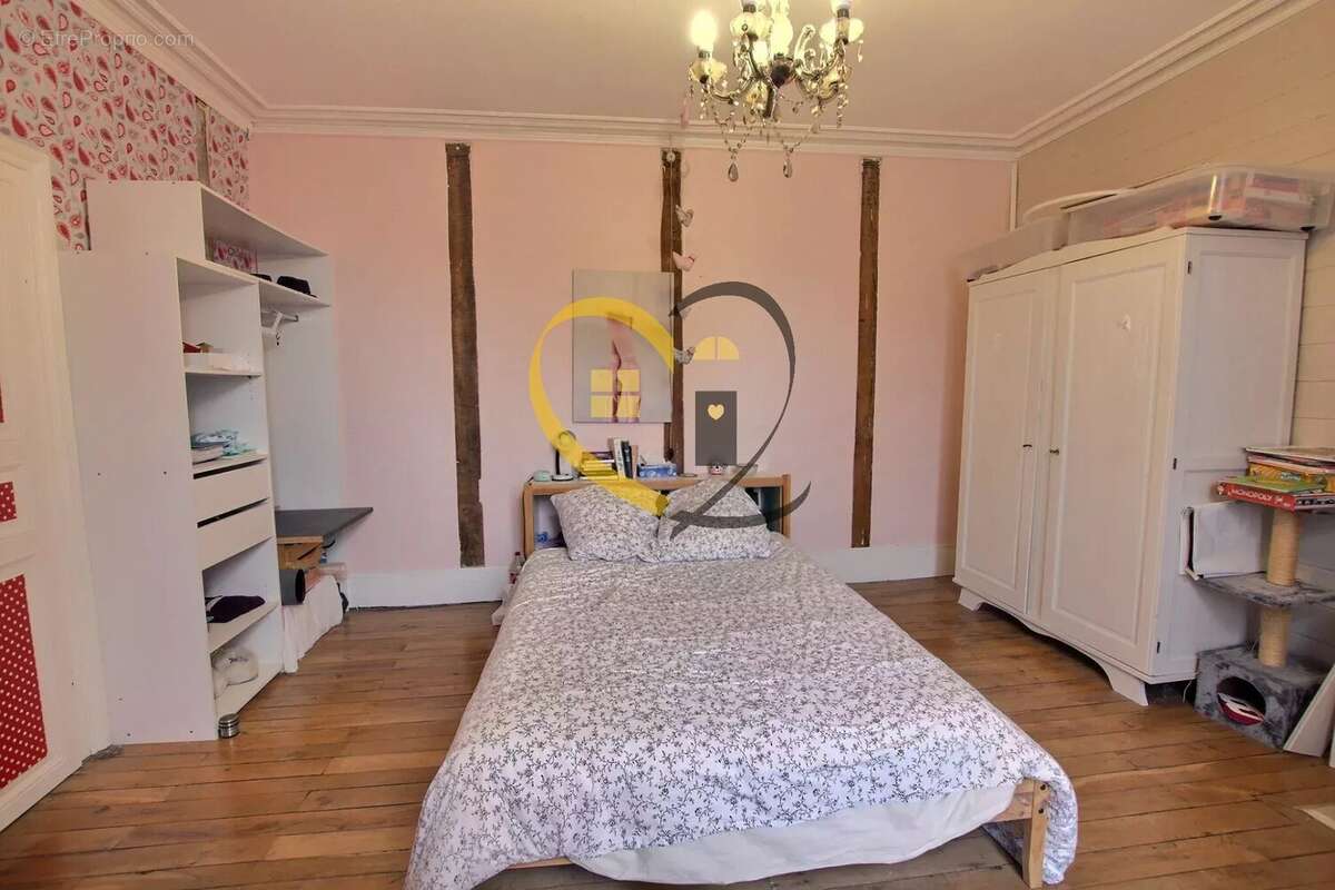 Maison à LA CHAPELLE-D&#039;ANGILLON