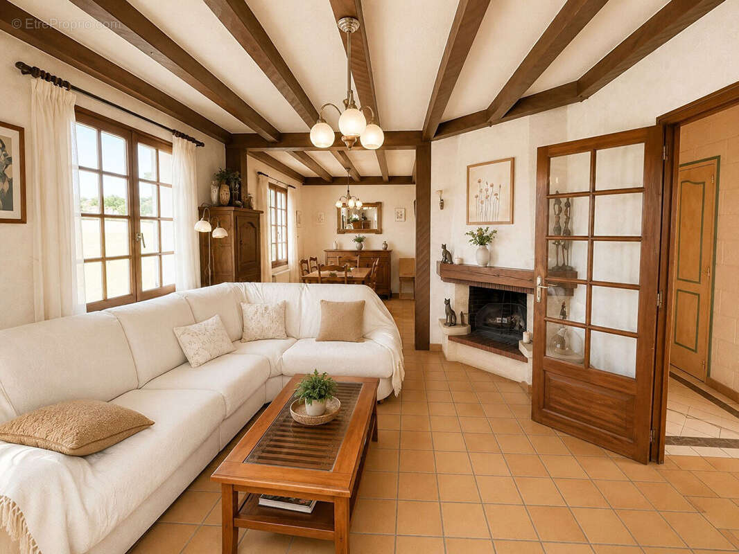 Maison à MONTMOREAU-SAINT-CYBARD
