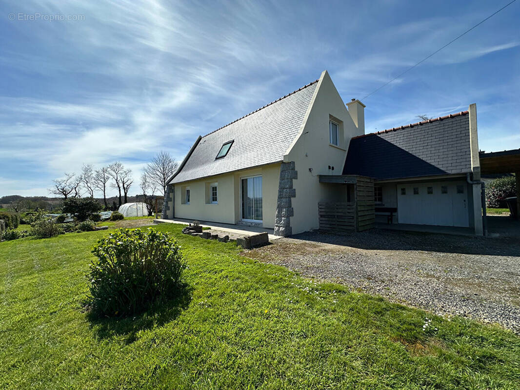 Maison à LAMPAUL-GUIMILIAU