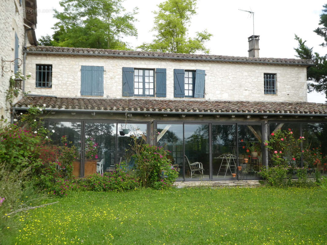 Maison à MONTAIGU-DE-QUERCY