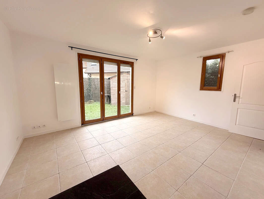 Appartement à LE PERRAY-EN-YVELINES