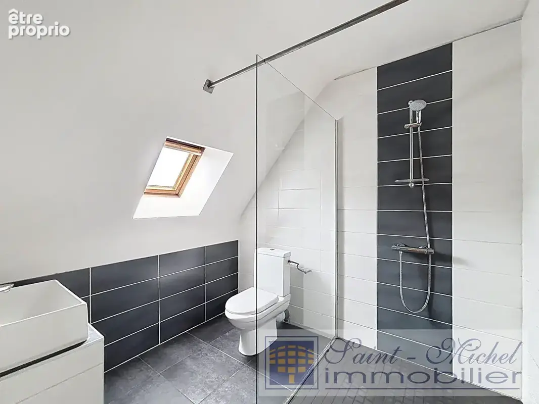 LOCUNOLÉ au bourg, maison de 116 m² avec jardin - photo 8