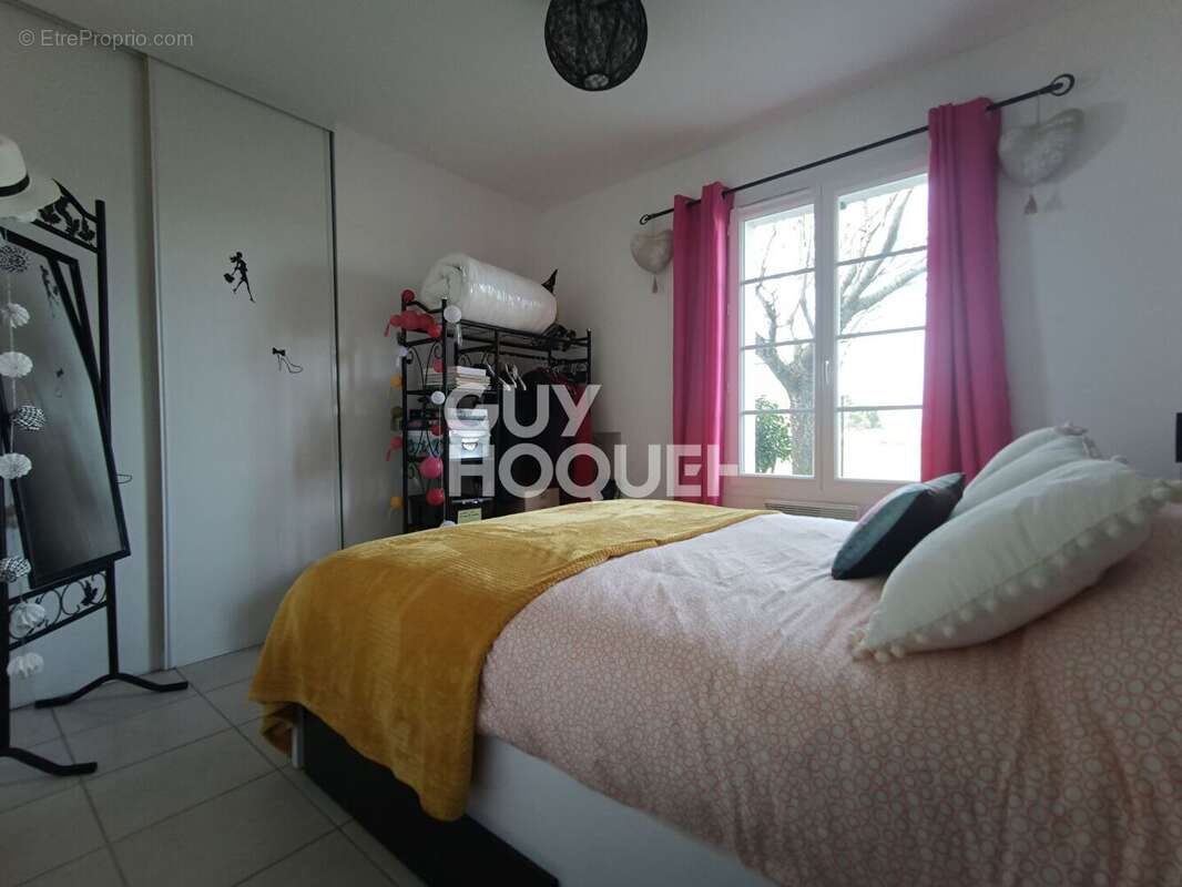 Charmante Maison à Vendre à Saint Georges d'Oléron - Idéale pour Résidence Secondaire ! - photo 7