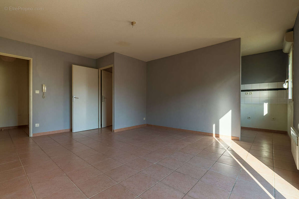 CARCASSONNE - PÉRIPHÉRIE Appartement T2 45m² avec grand balcon et place de parking privative - photo 11