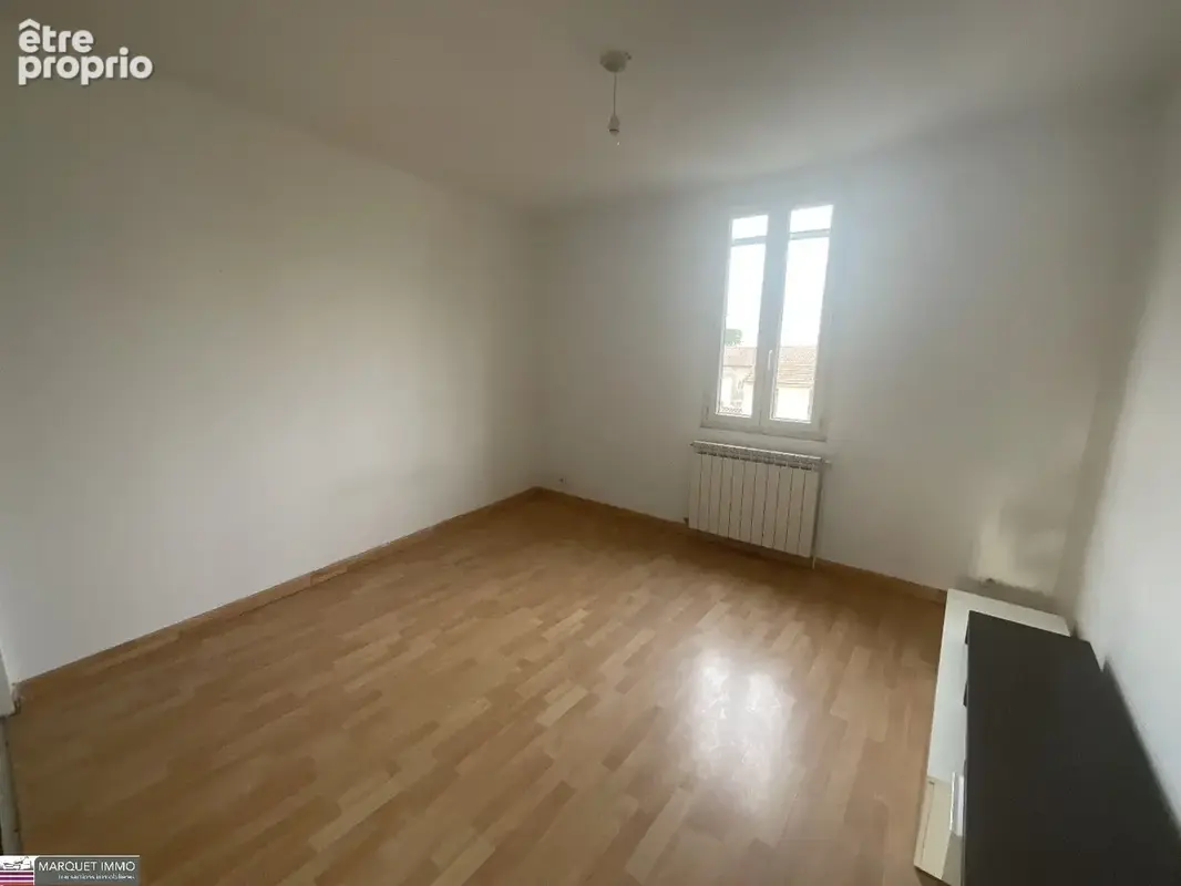 Villa T6 de 110 m²  vous invite à poser vos valises dans un cadre alliant charme et fonctionnalité sur 145 m² de terrain clos et - photo 15
