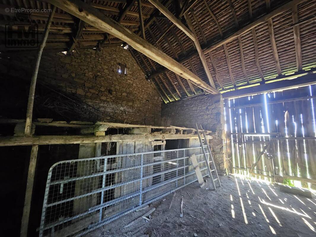 n°1 - Commerce à RILHAC-LASTOURS