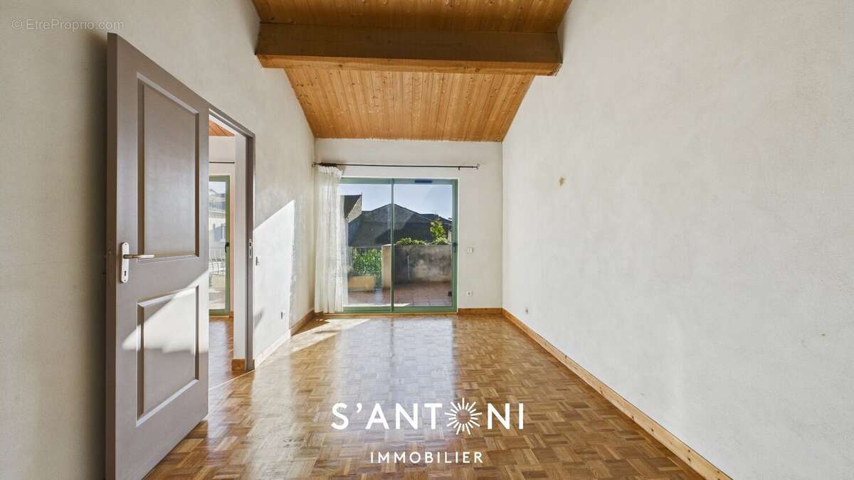 Maison à NISSAN-LEZ-ENSERUNE