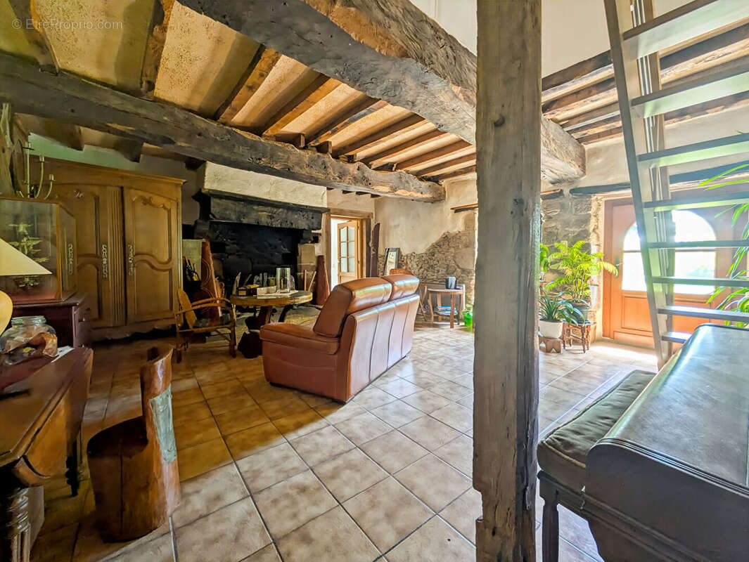Maison à TINTENIAC