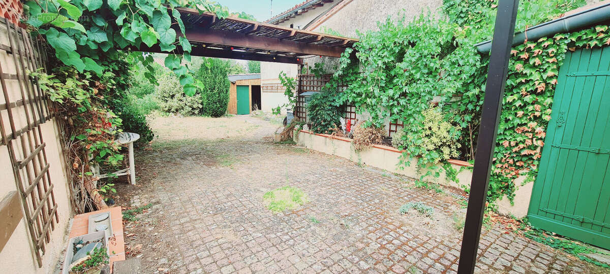 Maison de village 160m²  T5  avec garage, cuisine d'été, jardin, atelier... - photo 11