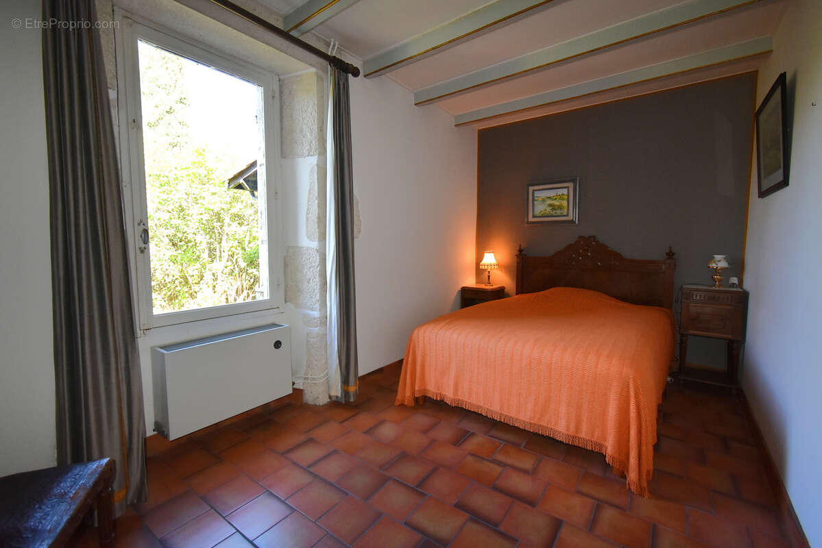 Maison à MONTAIGU-DE-QUERCY