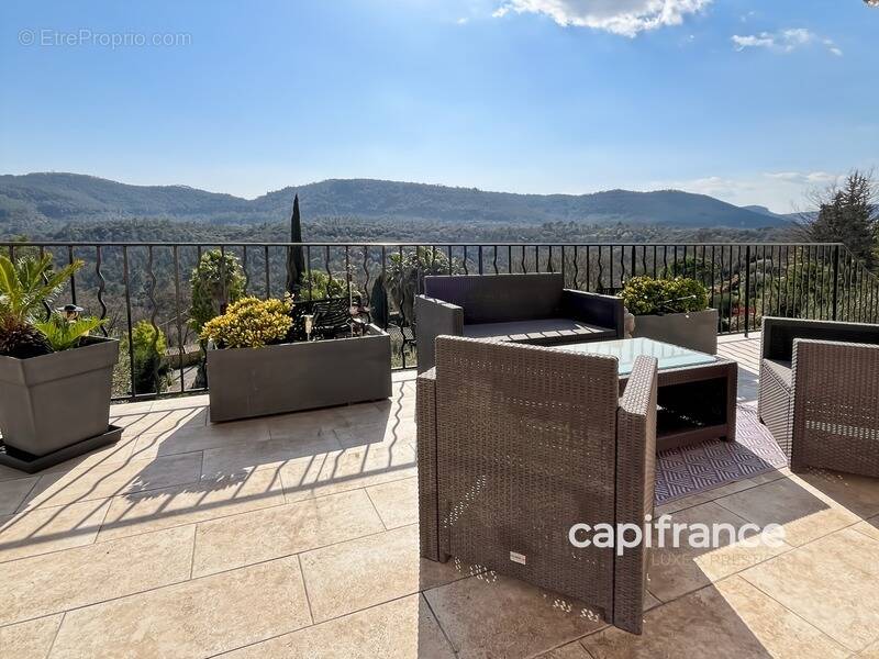 Maison à BAGNOLS-EN-FORET