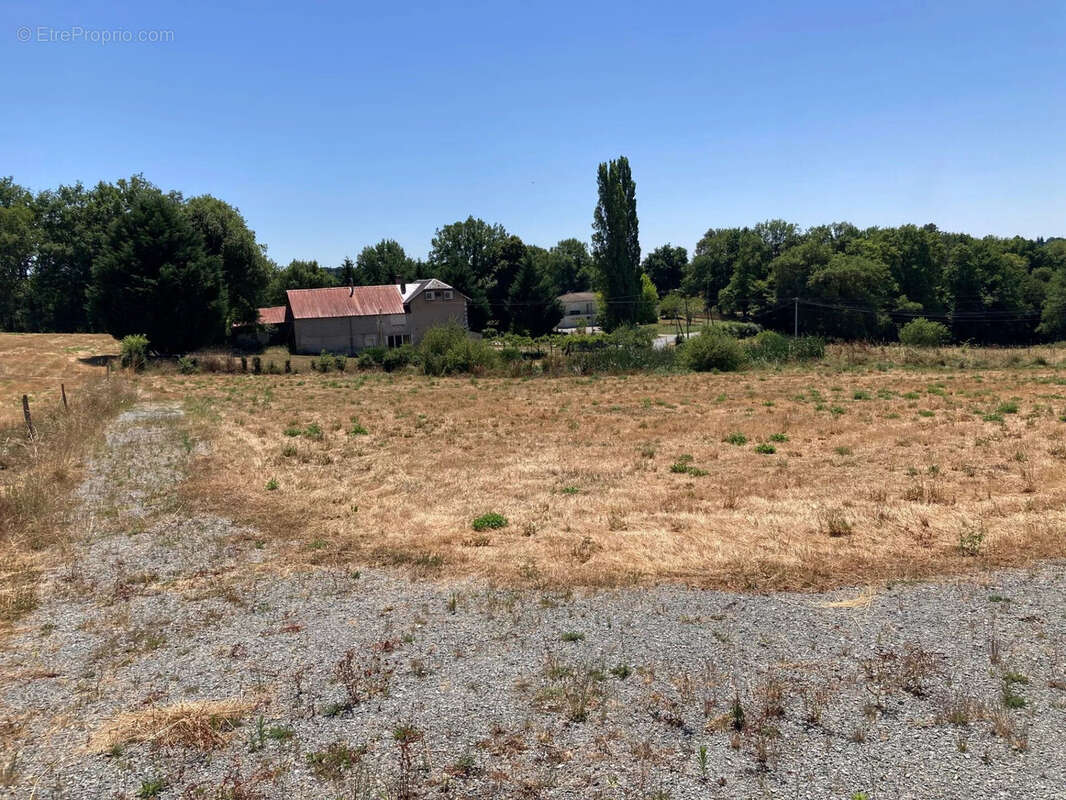 Terrain 2871 m² à Thiviers  - photo 3