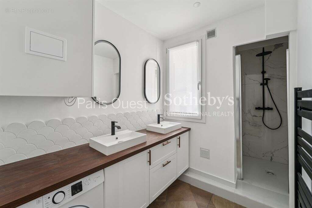 Appartement à PARIS-17E