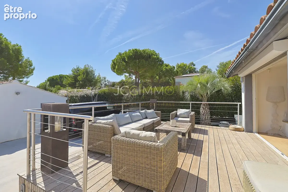 Villa de plain-pied + garage et piscine traditionnelle, bar, pool-house, et nombreuses annexes - photo 27