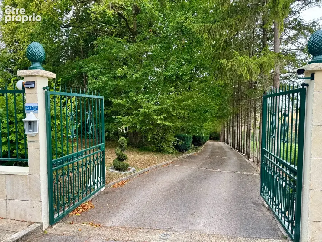TROISSEREUX maison de 296 m² - Terrain de 6 000 m² - photo 11