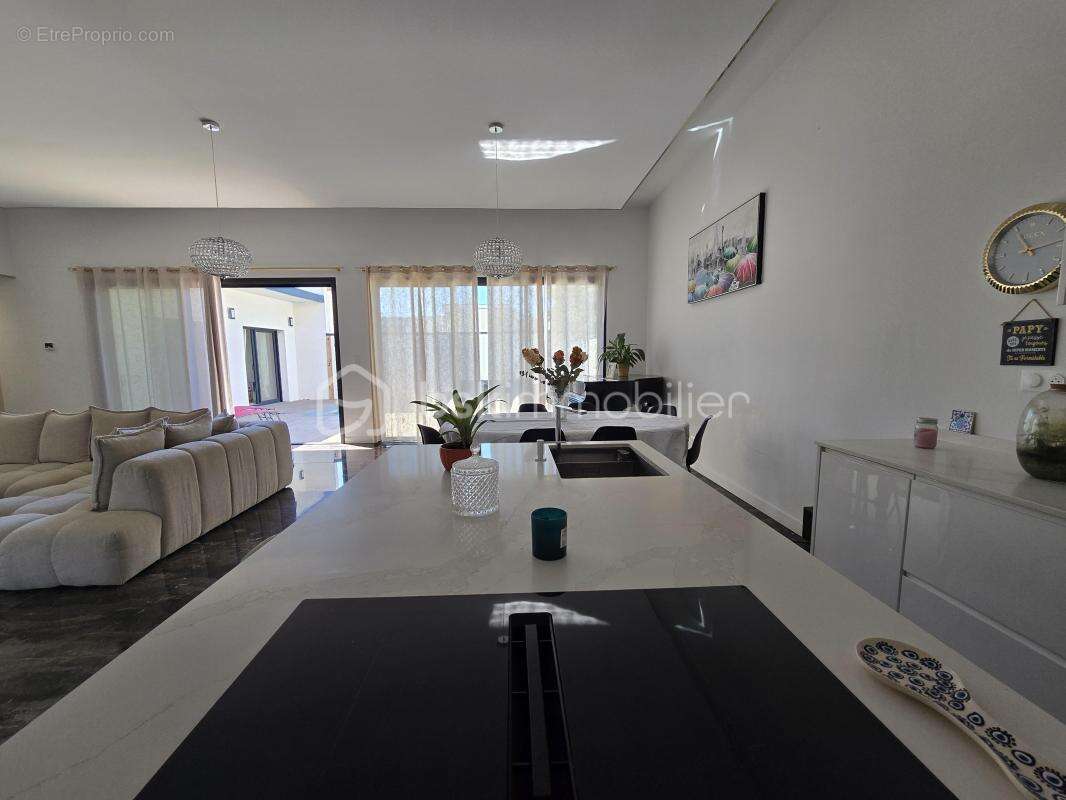  niort – maison plain-pied 139 m² – 4 chambres – piscine – garage - photo 9