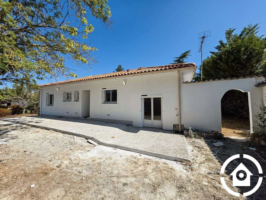 Maison 84 m² à Gensac-La-Pallue  - photo 7