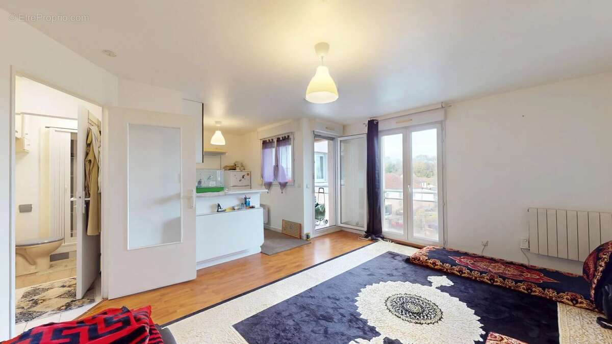 Appartement à VAUJOURS