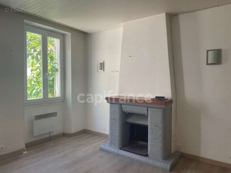 Appartement à MARSEILLE-5E
