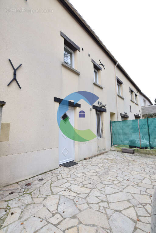 Maison à BALLAINVILLIERS