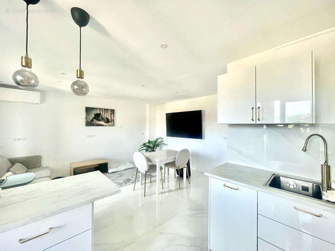 Cannes Petit Juas 2 pièce vue mer 42 m2 - photo 3