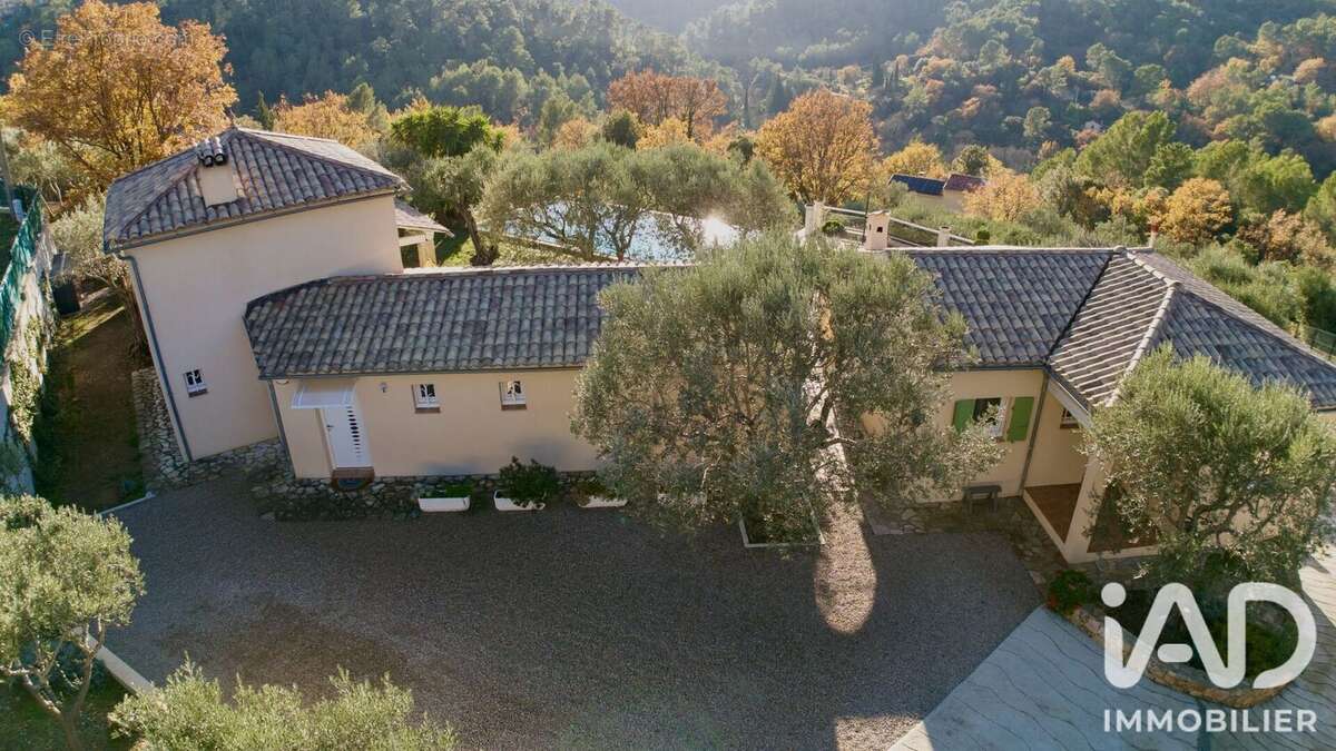 Maison 204 m² à Claviers  - photo 3