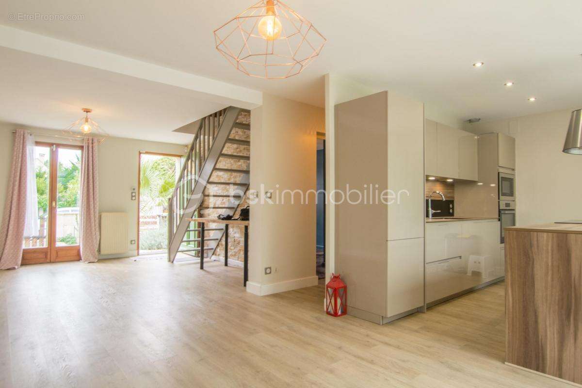 Maison à LEUVILLE-SUR-ORGE