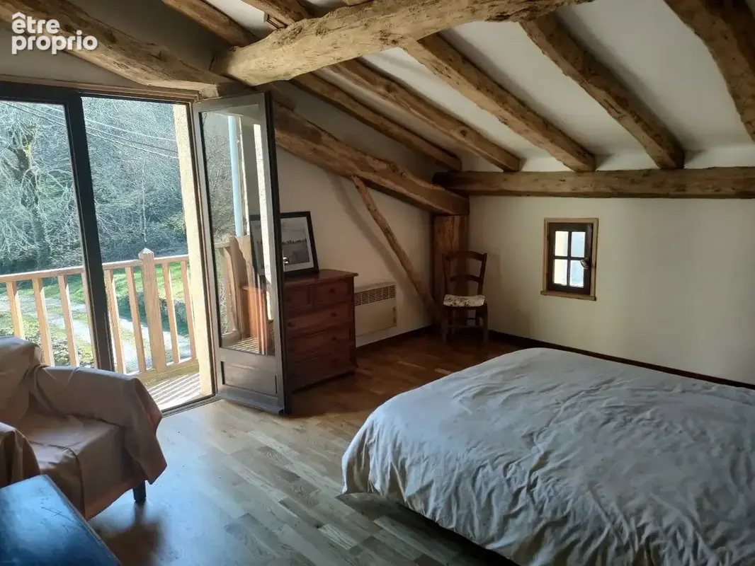 Exceptionnel !!! Ensemble immobilier sur 93 HA de terres avec ruisseau , sources ... - photo 10