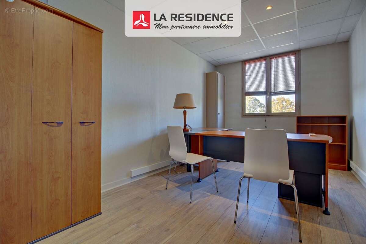 Commerce à LES MUREAUX