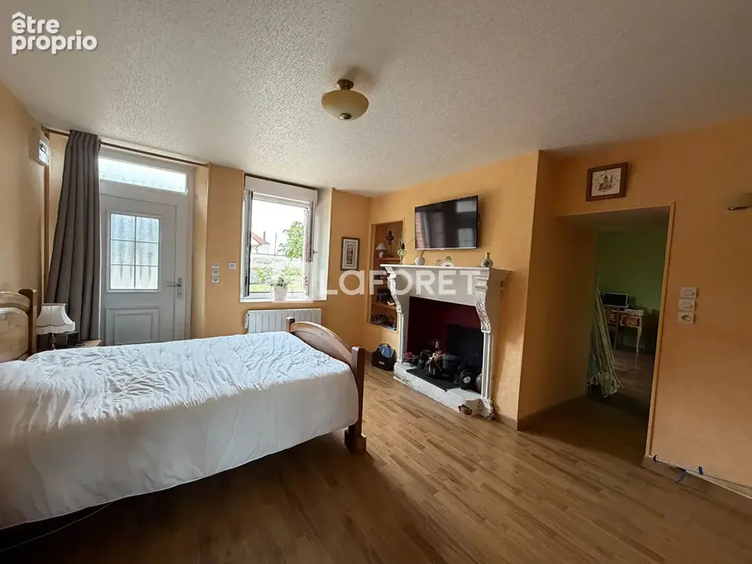 Corps de ferme à Vraux ? Maison familiale avec dépendances - photo 6