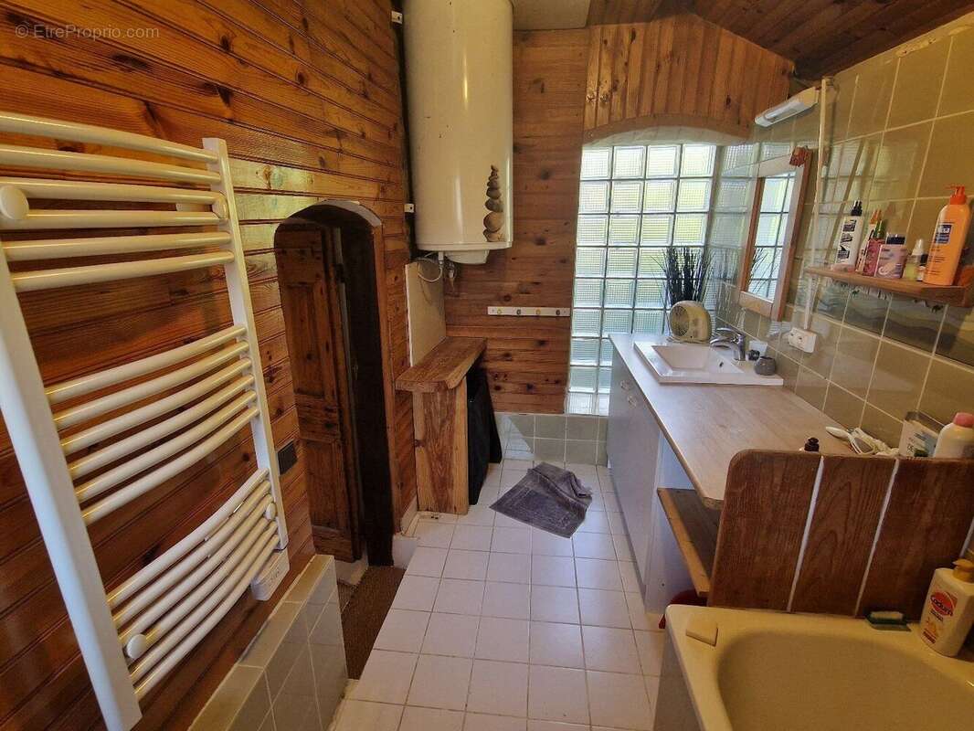 Maison de caractère avec gîte et dépendance - photo 2