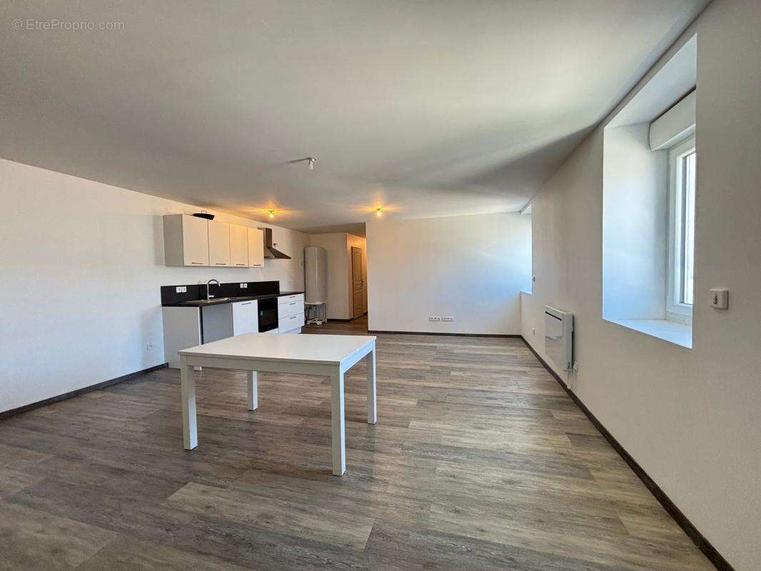 Appartement à MIRIBEL-LES-ECHELLES