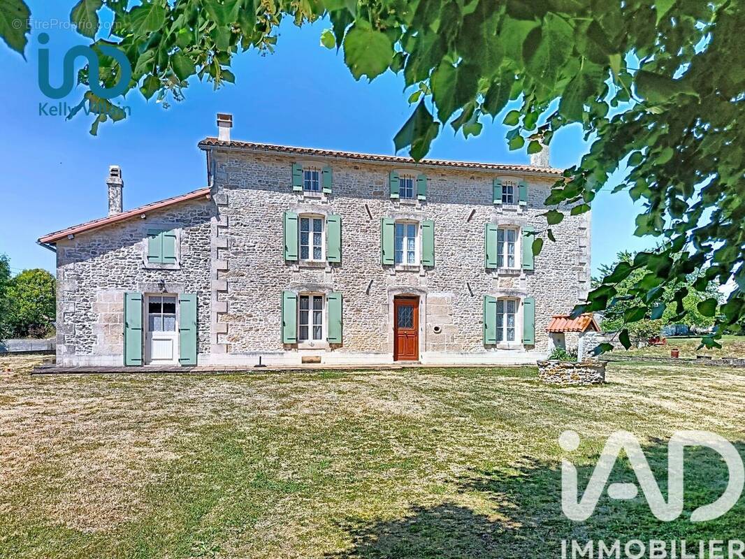Photo 1 - Maison à SAINT-CHRISTOPHE-SUR-ROC