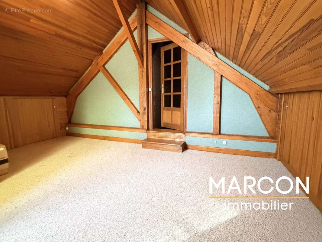 Maison à BUSSIERE-DUNOISE