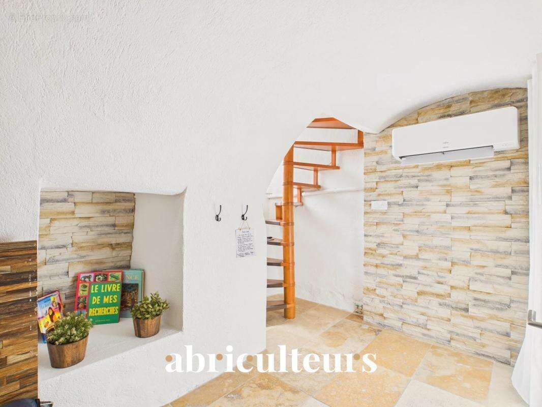 GRANS (13450) - Maison de village T4 rénovée - photo 13