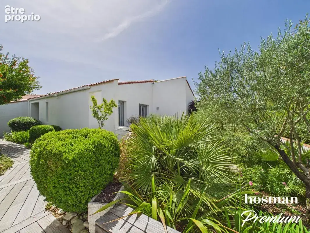 RARE Portes de la Rochelle – Propriété d’architecte avec piscine sur plus de 1 750 m² - photo 18