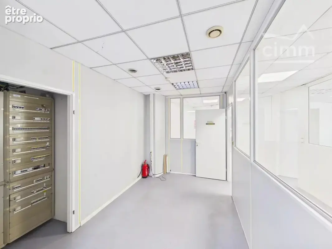 Local Commercial / Bureaux de 228 m² - Quartier de l'Aigle - photo 17