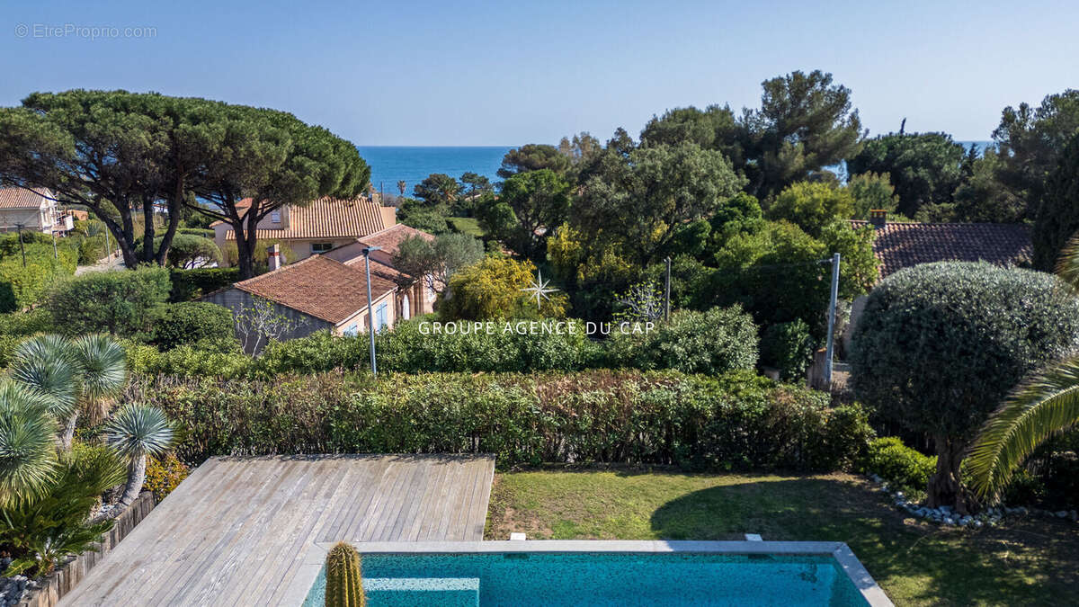 Villa de 185m2 avec vue mer à 250 mètres des plages des Issambres - photo 7