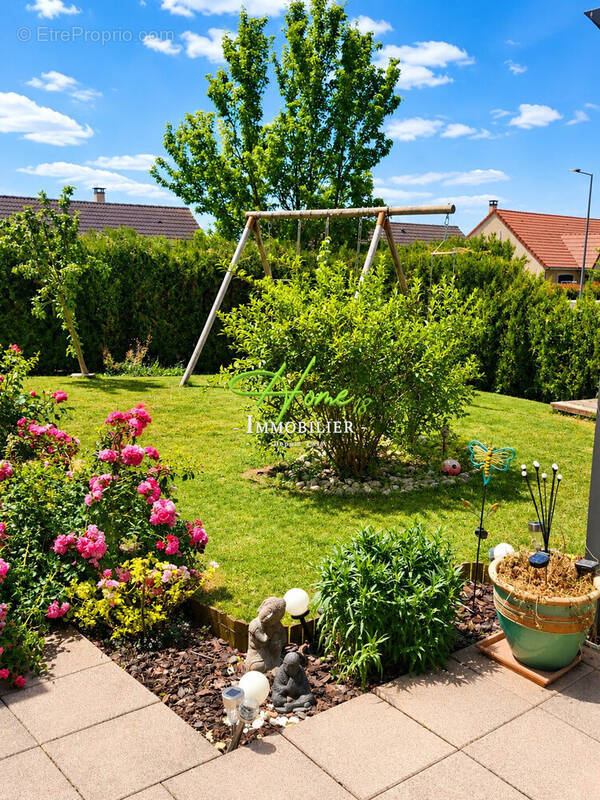 Maison 165 m² à Saint-Germain-Du-Puy  - photo 2