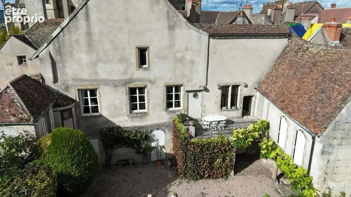 Ancienne maison Canoniale idéalement située en plein coeur historique avec jardin à la française - photo 17