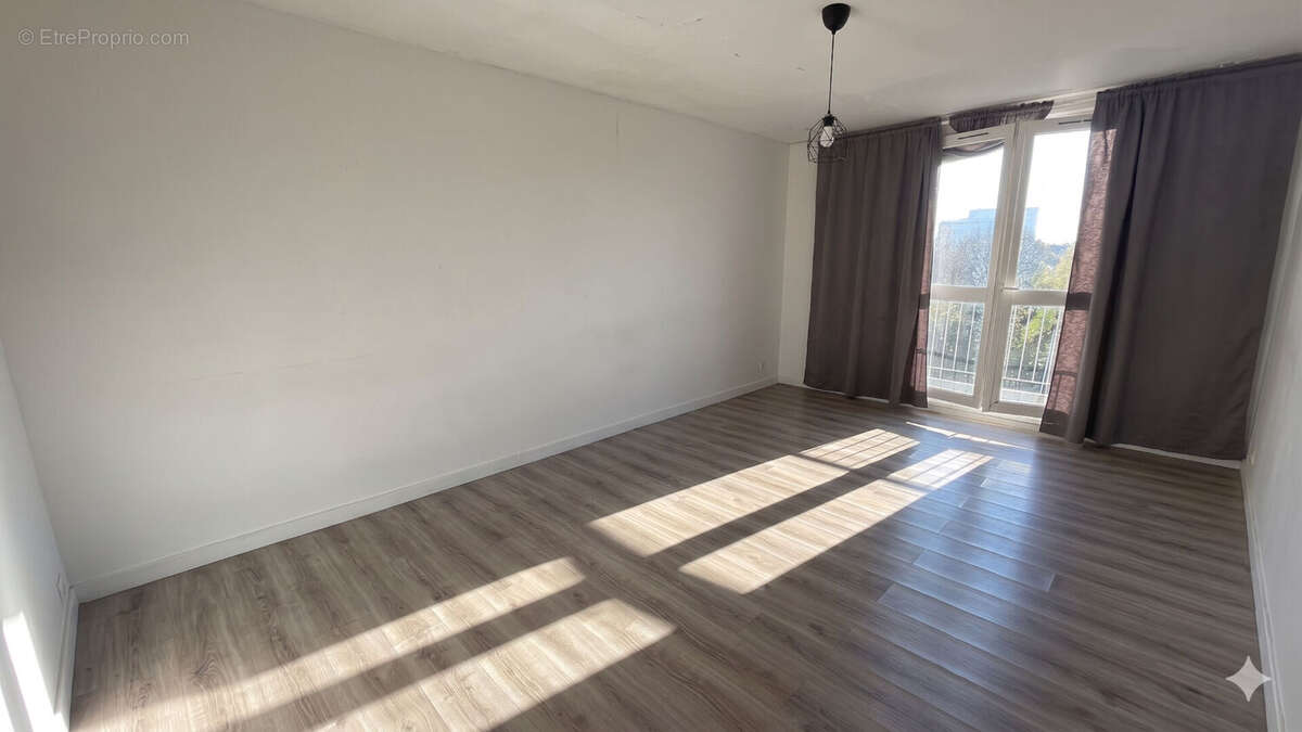Appartement à CORBEIL-ESSONNES