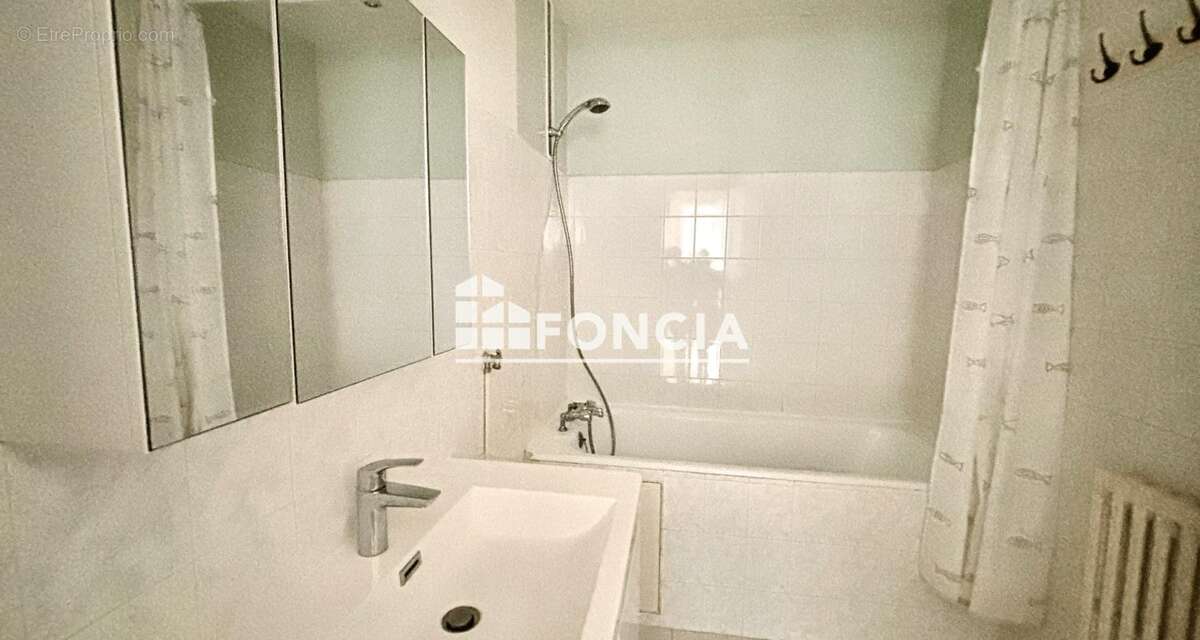 Appartement à PARIS-14E