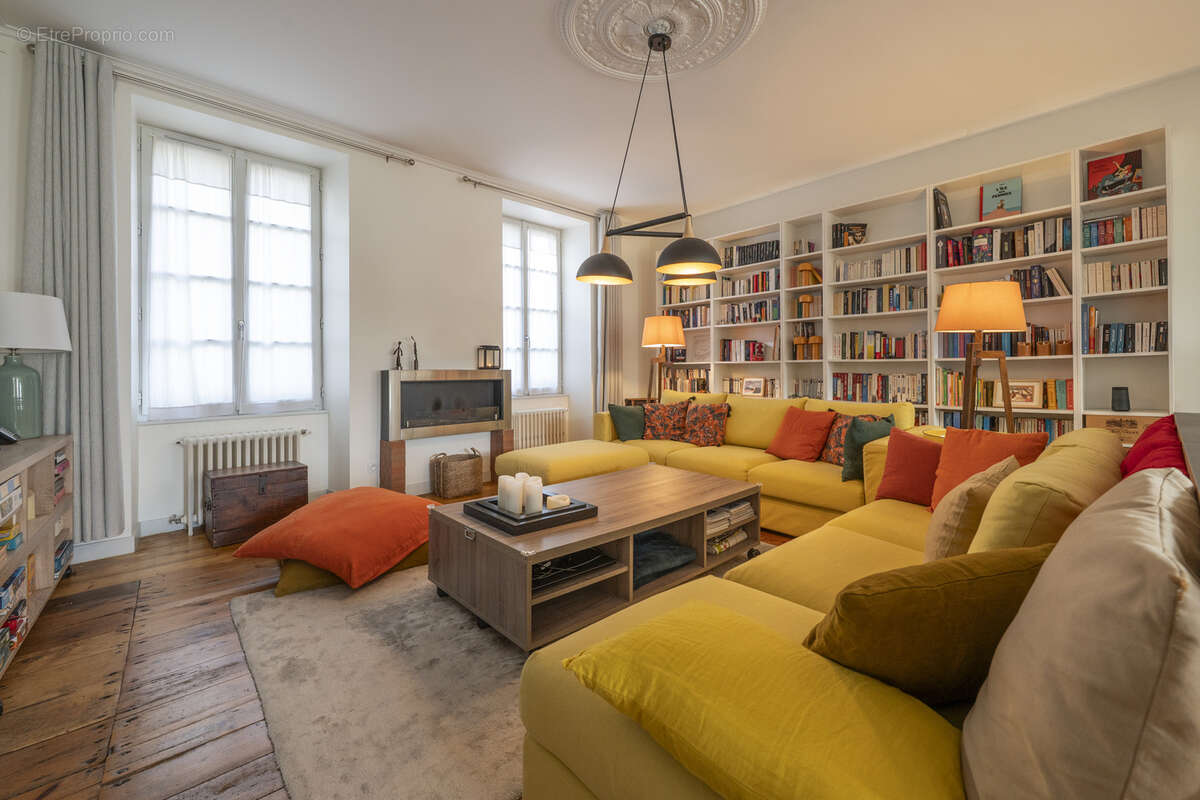 Maison à SAINT-JEAN-D'ANGELY