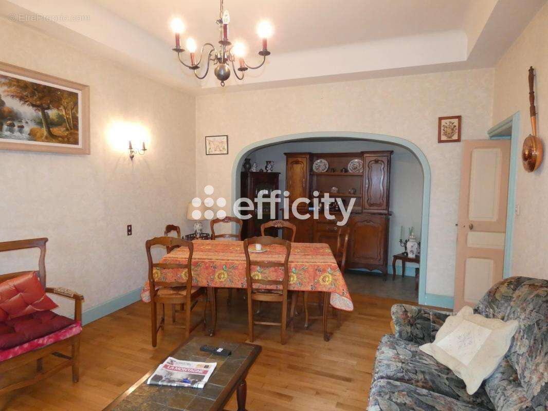 Maison à BELLENAVES